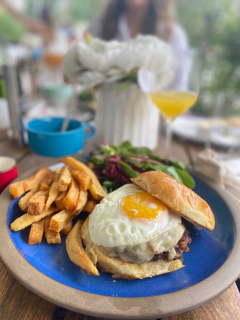 burger, primose patio, fries