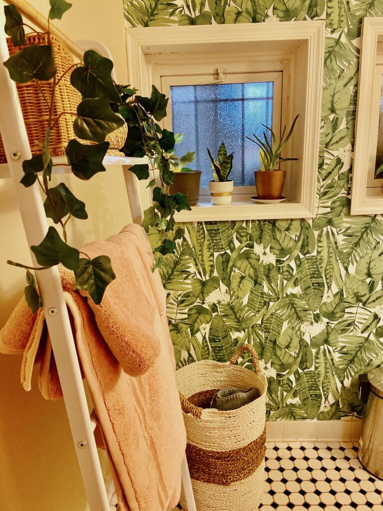 tropical bathroom wallpaper 